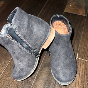 Black suede toddler boot size 6